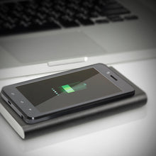 Load image into Gallery viewer, Titus Wireless Charging Power Bank
